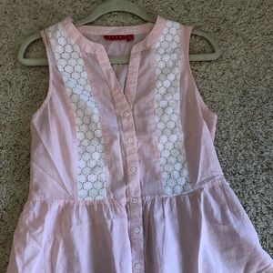 Sz M Elle sleeveless shirt w/ lace detail